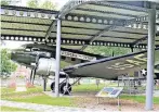 ??  ?? Das Luftbrücke­nmuseum zeigt eine originale Douglas C-47 – auch „Faßberg-Flyer“genannt.