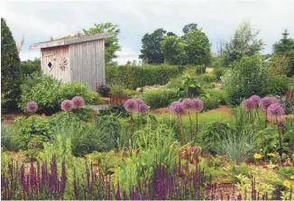  ?? LISE GOBEILLE ?? Les Jardins Michel Corbeil accueiller­ont les 3 et 4 juin prochains la Fête des jardiniers.