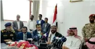  ??  ?? السفير السعودي أثناء اجتماعه مع محافظ مأرب ومسؤولين في مأرب.