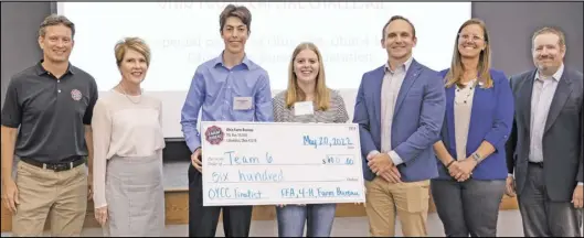  ?? ?? Grace Lamarr and Dalton Mullins show off the prize money they were awared as the second place team