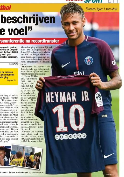  ?? FOTO AFP
FOTO AFP ?? Op de persconfer­entie met de ceo en zijn mama. De fans wachtten hem op.
Neymar Jr showt het shirt van PSG.