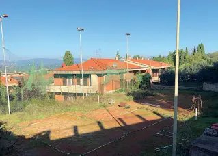  ??  ?? Il campo da tennis di Baruffi, nel comune di Impruneta