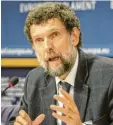  ?? Foto: Dabk, dpa ?? Sitzt in Haft: Der türkische Regierungs‰ kritiker Osman Kavala.