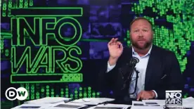  ??  ?? Alex Jones' show Infowars is known for its inflammato­ry far-right conspiracy theories