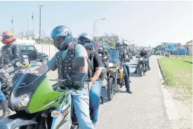  ??  ?? Bikers participat­e in the mass ride in Jeffrey’s Bay. Right: The Mayor of Coega Municipali­ty, Horatio Hendricks, rides pillion behind Dean Gilbert at the head of the Mayoral Mass Ride for Cansa on the final day of Bike Fest.