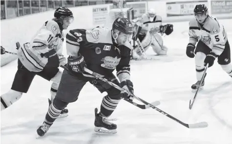  ?? [WHITNEY NEILSON / THE OBSERVER] ?? Ty Biles looks for the pass in the offensive zone. The Elmira Sugar Kings beat the Waterloo Siskins 9-4 on Nov. 20. Biles has five goals and six assists this season, including one assist from this game.