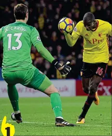 ?? ALAN COZZI ?? Late blow: Doucoure clearly handles 1