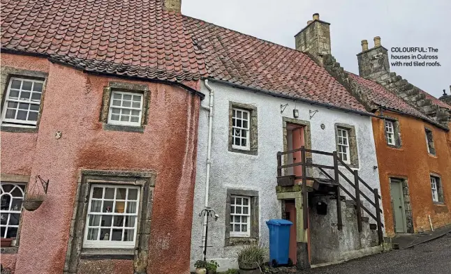  ?? ?? COLOURFUL: The houses in Culross with red tiled roofs.