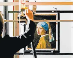  ?? BART MAAT/EFE ?? Exame. Procedimen­to com obra de Vermeer será aberto ao público