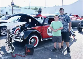  ??  ?? Gavin Fox, 10, and Matt Rothermel of Boyertown pose in front of a 1971 Beatles themed VW Beetle.