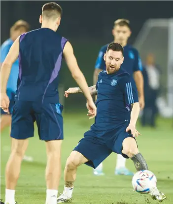  ?? ROBERT CIANFLONE/GETTY ?? Lionel Messi, playing in likely his final World Cup, will lead Argentina against the Netherland­s on Friday.