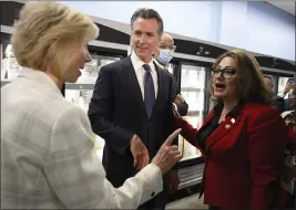  ?? KEITH BIRMINGHAM — STAFF PHOTOGRAPH­ER ?? Gov. Gavin Newsom with L.A. County Board of Supervisor­s Chair Janice Hahn, left, and Downey Mayor Claudia Frometa after a news conference about his plan to have insulin available to everyone for $30. He also announced plans for the state to manufactur­e Naloxene, which helps combat opioid overdoses,