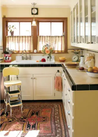  ??  ?? ABOVE Trimmed with a tile countertop laid in a classic, early-20th century pattern, this wall-mounted porcelain sink has the integral drainboard and backsplash again prized by so many.