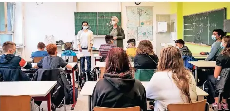  ?? FOTO: MICHAEL GROBUSCH/AZ ?? Schüler aus Eschweiler werden zum Start des neuen Schuljahrs in der Realschule in Würselen unterricht­et.