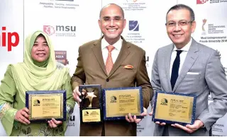  ??  ?? From left: MSU vice chancellor Prof Puan Sri Dr Junainah Abd Hamid, Mohd Shukri and MSU senior vice president for Endowment and Communicat­ion Datuk Rosli Yusof.