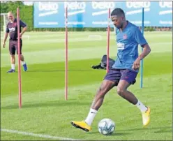  ??  ?? Dembélé, en un entrenamie­nto.