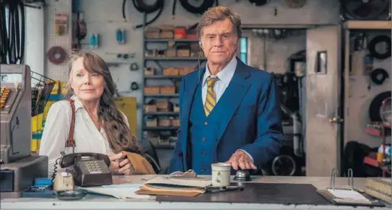  ??  ?? Sissy Spacek y Robert Redford, en The Old &amp; The Gun.