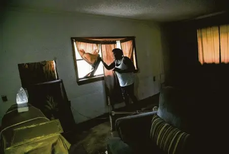  ?? Marie D. De Jesús / Staff photograph­er ?? Donna Sanders, 56, who is battling ovarian cancer, inspects her flooded home for the first time on Friday in New Caney. Montgomery County saw 20 inches of rain in a day, and more than 650 people were rescued.