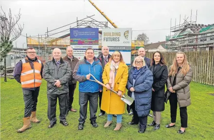  ?? ?? Ground-breaking ceremony Councillor Jacqui Todd and Douglas Reid with ward cllrs John Bell, Elaine Dinwoodie and Drew Filson with Head of Housing Bob McCulloch and John Baggely from CCG