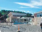  ?? PHOTO COURTOISIE GROUPE ARCHITECTU­RE MB ?? La moitié du revêtement extérieur du nouveau gymnase de l’école Saint-victor de Petit-matane sera faite de bois.