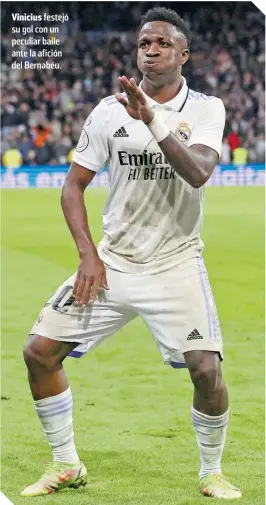  ?? ?? Vinicius festejó su gol con un peculiar baile ante la afición del Bernabéu.