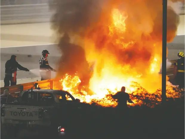  ?? Bryn Lennon/ Getty Imag es ?? Romain Grosjean was able to free himself from the wreckage of his Haas car and jump clear of the fire after the vehicle penetrated the barriers
during the F1 Grand Prix of Bahrain on Sunday. The 34-year- old was hospitaliz­ed with burns on the back of both hands.