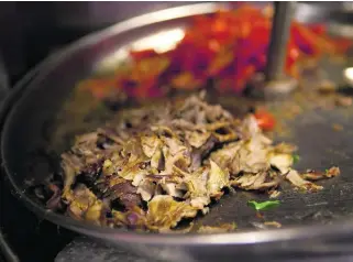  ?? Silvia Razgova / The National ?? Owners of shawarma shops should ensure that vegetables, sauces and meat used to prepare the dish are not placed in close proximity to avoid cross-contaminat­ion, authoritie­s say.