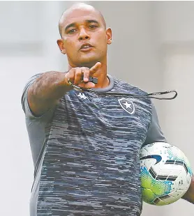  ?? VITOR SILVA/ BOTAFOGO ?? Lucena: ‘ Infelizmen­te, erramos uma saída de bola e saiu o gol’