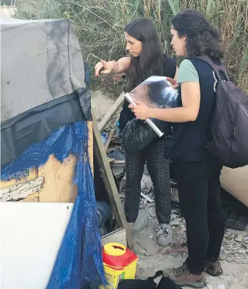  ?? DAPHNE BRAMHAM ?? Social worker Andreia Alves and nurse Rita Abrantes are part of an outreach team that visits shantytown­s to provide basic harm-reduction supplies to addicts and help motivate them to seek treatment.