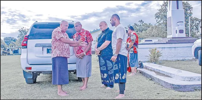  ?? Picture: SUPPLIED ?? Cecil Browne, Sitiveni Rabuka, Ajay Bhai Amrit, Pavan Singh and Daniel Lobendahn visit a respected village environmen­t.