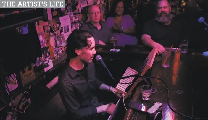  ?? Carlos Avila Gonzalez / The Chronicle ?? Bryan Seet, at the Alley piano bar in Oakland, is trying to pick up where the dive bar’s late legendary pianist Rod Dibble left off.