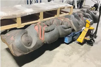  ?? GITXAALA NATION ?? A three-metre-tall longhouse post, depicting a grizzly bear of the sea and her cubs, has been in storage in the Peabody Museum at Harvard University in Massachuse­tts for the past two decades.