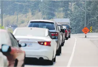  ?? JEFF BASSETT, THE CANADIAN PRESS ?? Traffic is stopped along Highway 97, near Summerland, after evacuation orders were issued as wildfires threaten homes in the Okanagan region.