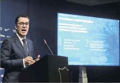  ?? FOTO: MANEL MONTILLA ?? Josep Vives, portavoz del FC Barcelona, expuso la situación del caso acompañado de unas diapositiv­as explicativ­as