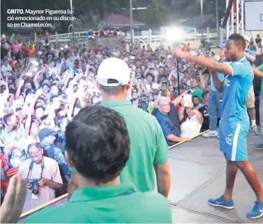  ??  ?? gRitO. Maynor Figueroa lució emocionado en su discurso en Chamelecón.