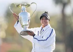  ?? AFP ?? Patty Tavatanaki­t celebrates with the ANA Inspiratio­n trophy.