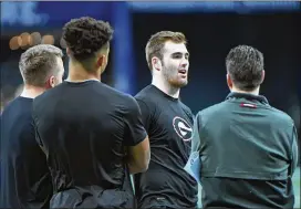  ?? HYOSUB SHIN/HSHIN@AJC.COM ?? Georgia quarterbac­k Jake Fromm (second from right) talks with his teammates during practice Friday at Mercedes-Benz Stadium.