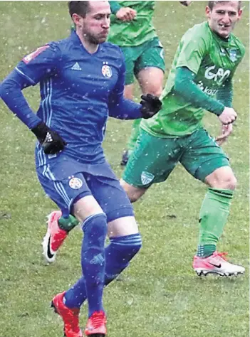  ??  ?? Izet Hajrović u karijeri je igrao za Werder, Galatasara­y, Grasshoppe­r i Eibar, a sada će po travnjacim­a HNL-a nastupati u dresu Dinama