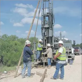  ?? Jim Chapman For The Times ?? WORKERS EXTRACT soil samples at the Santa Ana National Wildlife Refuge in Texas. Activists say a wall there could have a devastatin­g effect on wildlife.