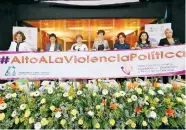 ??  ?? La presidenta del TEPJF, Janine Otálora Malassis (cuarta de derecha a izquierda), asistió a un foro de paridad de género.
