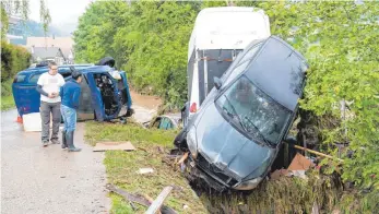  ?? FOTO: DPA ?? In Dombresson in der Westschwei­z richteten Überschwem­mungen nach heftigen Gewittern Chaos an.