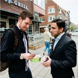  ?? Bild: ROGER LARSSON ?? LOCKANDE ERBJUDANDE? Ardalan Shekarabi erbjöd bland andra Fredrik Rudgard att dela med sig av sina tankar kring trygghet. ”Vi vill flytta fram positioner­na i Halland”, förklarade han.