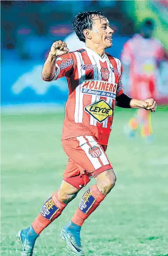  ?? FOTOS: EL HERALDO ?? Javier Portillo, el zurdo más querido de Cantarrana­s, que sigue corriendo en la banda del Rojo.