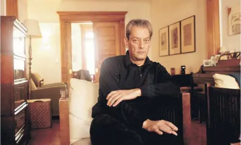  ?? FOTO: ARCHIVO ?? Paul Auster en su casa en Brooklyn: el escritor estuvo de cumpleaños el viernes pasado.