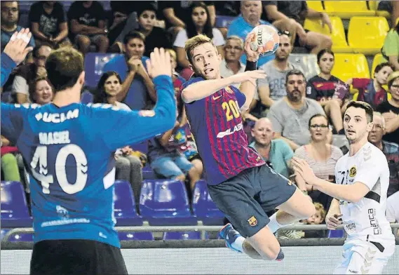  ?? FOTO: MANEL MONTILLA ?? Aleix Gómez se ha ganado un puesto en el Mundial por su gran temporada en el Barça. El azulgrana y Dani Dujshebaev, ambos de 21 años, son los benjamines de la selección