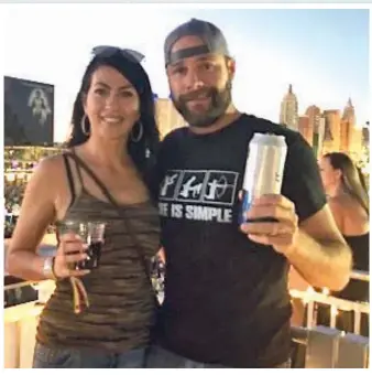  ?? PHOTO COURTOISIE ?? Rachel Massé et Sylvain Fortin, un couple de la région de l’abitibi, étaient en train de festoyer avant la fusillade survenue dimanche soir à Las Vegas.