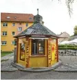  ??  ?? Im kunterbunt­en Kiosk in der Schillstra­ße befindet sich ein Döner-Geschäft.