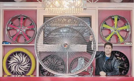  ?? CATHIE COWARD HAMILTON SPECTATOR FILE PHOTO ?? Amar Sihr of Hillyard Rim Lions, in 2014, with a custom 50-inch chrome wheel rim. It’s the largest wheel rim in the world and valued at $20,000.