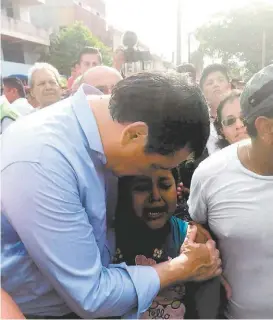  ?? ESPECIAL ?? Miguel Ángel Osorio Chong, secretario de Gobernació­n, en zona afectada.