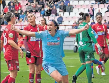  ??  ?? EL SEGUNDO. Silvia Meseguer celebra el 0-2, que marca ella misma a la salida de un córner.